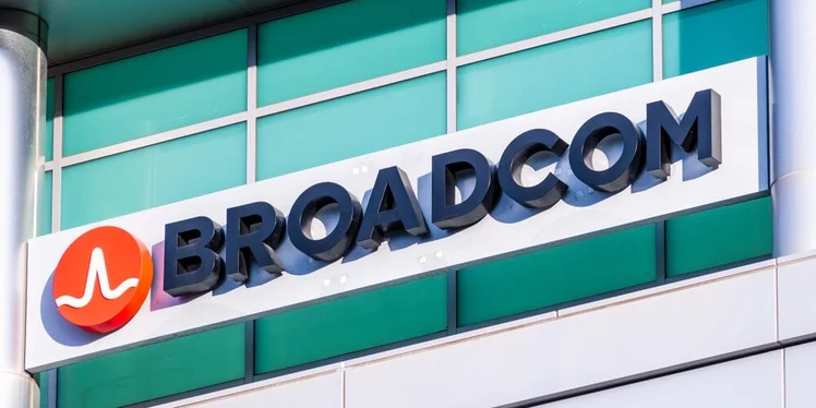 米Broadcom、スイッチASICを発表＝クラウド事業者並みの400Gを企業向けDCに